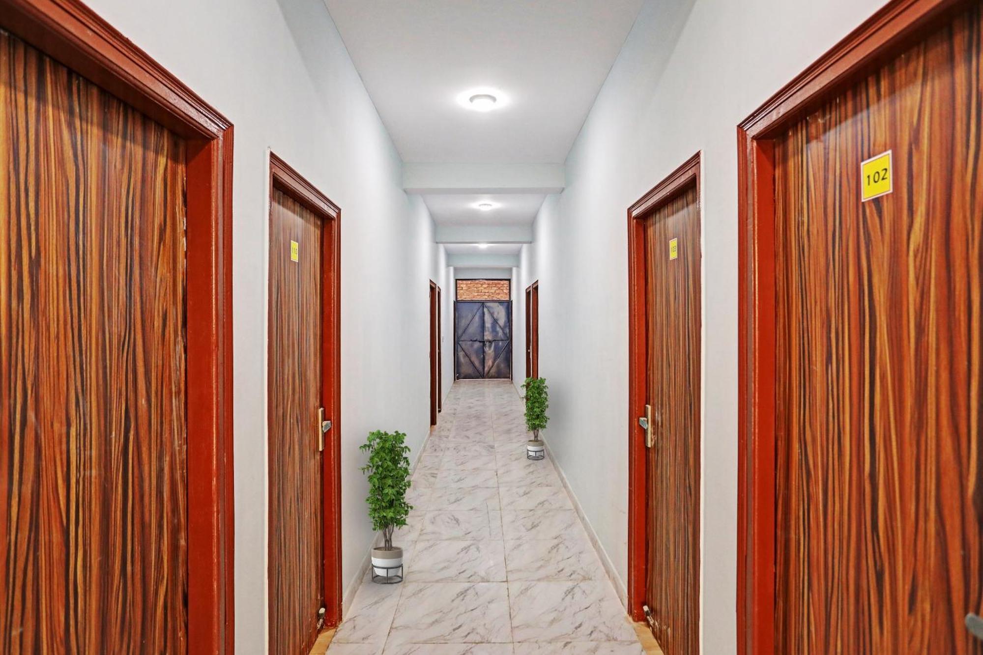 Hotel O Surya Gold Guest House Najafgarh Exterior foto