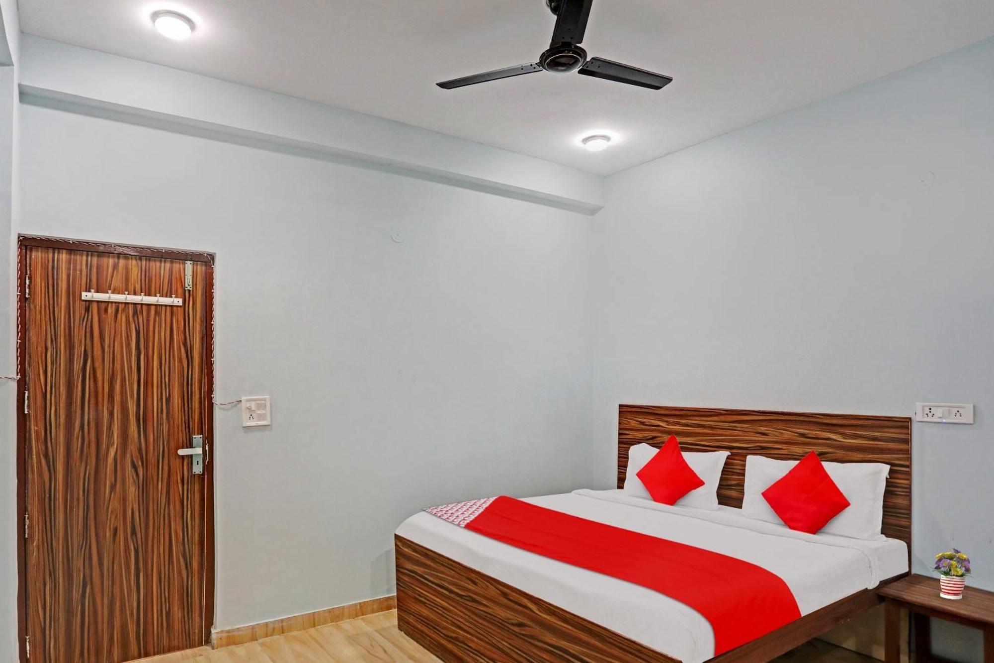Hotel O Surya Gold Guest House Najafgarh Exterior foto