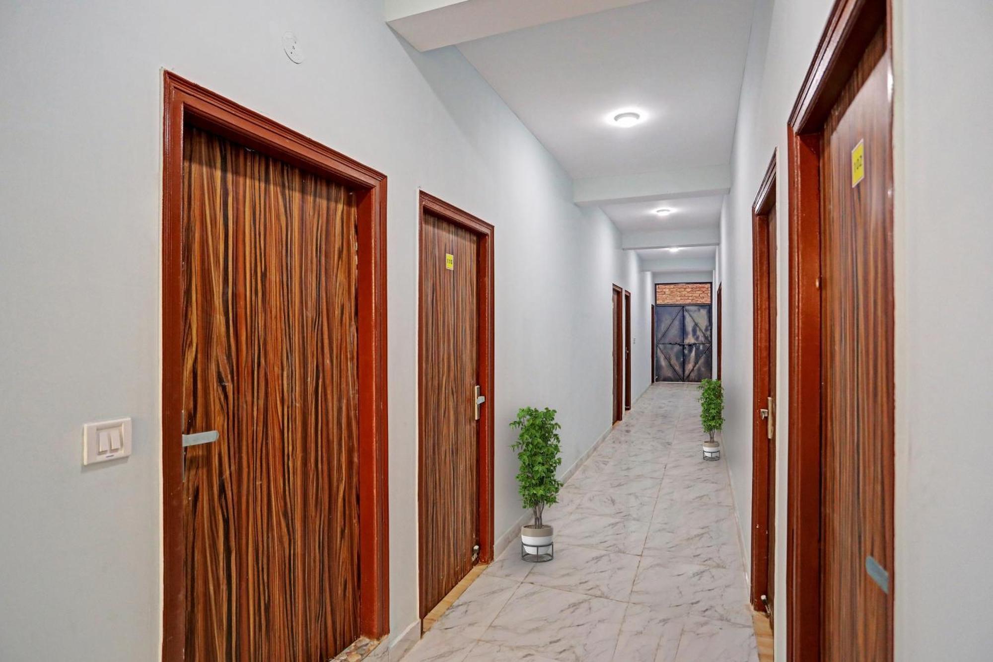Hotel O Surya Gold Guest House Najafgarh Exterior foto